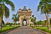 foto of monument  - Patuxai literally meaning Victory Gate or Gate of Triumph - JPG 