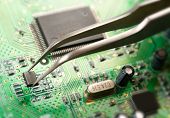 picture of circuit  - Assembling a circuit board - JPG 