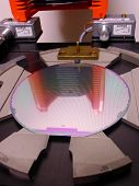 picture of silicon  - The image of the Silicone wafer in a tray - JPG 