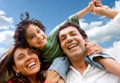 foto of family  - happy family portrait outdoors smiling with a blue sky - JPG 